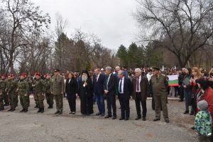 3mart303205 ЛОВЕЧ ОТБЕЛЯЗА ТРЕТИ МАРТ С ТЪРЖЕСТВЕНА ЦЕРЕМОНИЯ И ВОЕНЕН РИТУАЛ НА ХЪЛМА СТРАТЕШ