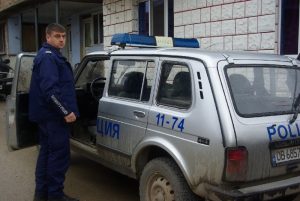 akciapolice203201 При специализирана полицейска операция арестуваха 55-годишна собственичка на търговски обект за 23 кутии цигари без бандерол