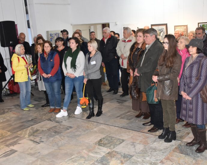 izlojba603202 Осем дами подредиха осмомартенска изложба в Художествена галерия Ловеч
