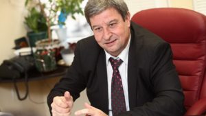julianpetrov1003201 Синдикат „Образование“ към КТ „Подкрепа“ приветства кампанията за деполитизация на управляващата коалиция, но дълбоко се съмнява, че само с текстуални промени ще се овладеят зловредните партийни интервенции