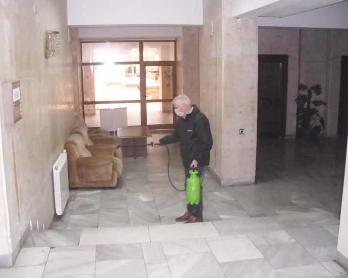 oblastdezinfekcia120320 1 Областна администрация продължава да предоставя административни услуги на граждани, апелираме да се използва електронна поща за целта