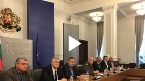 covid 19bgbrief1204201 Д-р Костадин Ангелов - директор на "Александровска": Ходейки хората по улиците, като че ли искат да ни предадат някаква божия роля, ние да решаваме кой да живее и кой да умира - благодарим ви за тази корона от тръни, не я искаме!