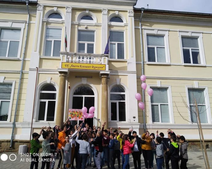 gimnazia1005201 2 15-годишни ученици в Гимназията отправиха своите послания към родителите,  учителите и връстници в електронна книгате си