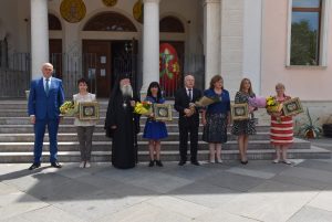 pedagozinagradi2405201 Община Ловеч награди петима педагози по повод 24 май
