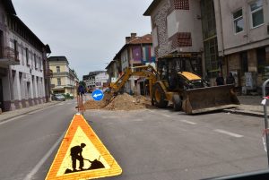 avarienremontvik506201 ВиК Ловеч с авариен ремонт на канализация на ул. „Търговска“ № 2