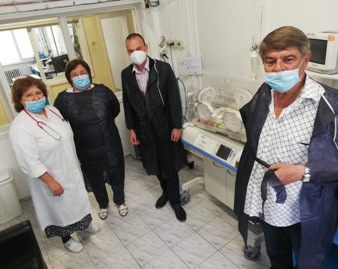 dareniembal2406201 3 Модерен интензивен кувьоз дариха „Ротари“ и дарители на Отделението по неонатология в ловешката болница