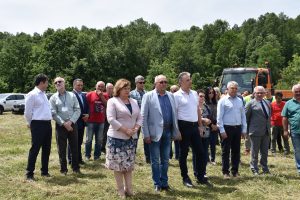 kopkahemus506201 От Община Ловеч: Корнелия Маринова участва в скромна церемония по първа копка на един участък от строящата се АМ „Хемус“