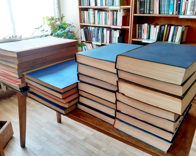 darenie bibl 300720 1 Поредно дарение на Кольо Станчевски