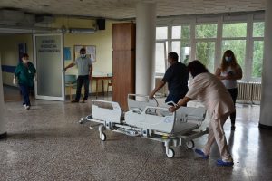 darenie mbal 1707201 Шест броя висок клас реанимационни легла „Хилром“ са поредното дарение на ловешкия бизнес за МБАЛ "Проф. д-р Параскев Стоянов" АД в Ловеч