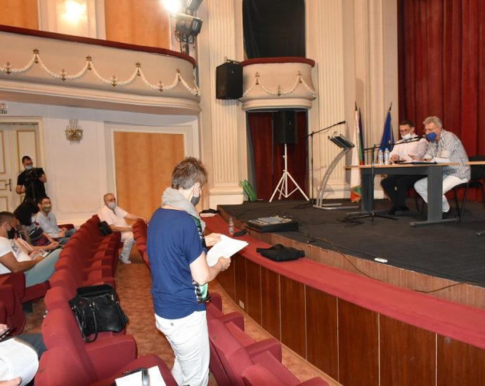 obs 3007201 Четиричленна временна комисия от Общински съвет Ловеч ще проверява документацията по договора за Спортната зала в "Димитър Димов"
