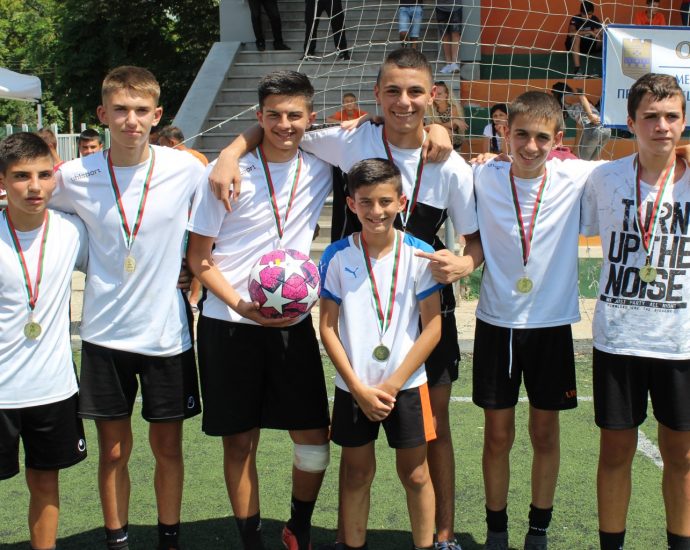turnir football 23 7201 Турнир по футбол за деца и младежи от 9 до 15-годишна възраст се проведе на градския стадион в Ловеч на 22 юли 2020 г.