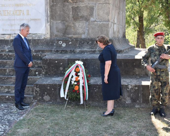 osvobojdenie2208202 Ловеч отбеляза 143 години от Освобождението на града от османско иго и установяване на местно управление