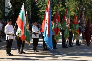 parad znamena 2208204 В чест на Освобождението на града в Ловеч се проведе парад на униформите, оръжията и бойните знамена