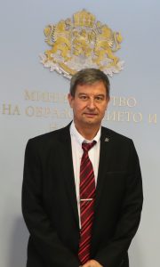 Julian P Д-р Юлиян Петров, председател на СО „Подкрепа“: Уважаеми Министър Ангелов, българските учители не очакват финансови санкции от Вашите служители, а партниране в името на нашите деца!