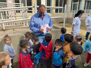 kids police 2609203 Полицаи от РУ Ловеч гостуваха на малчуганите от ДГ „Снежанка“