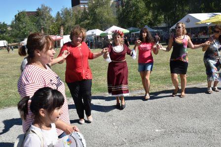 kulinaren fest 1209202 „Есенна ловешка трапеза“ привлече в Ловеч 49 самородни готвачи плюс Иван Звездев
