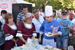 kulinaren fest 1209205 „Есенна ловешка трапеза“ привлече в Ловеч 49 самородни готвачи плюс Иван Звездев