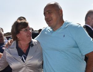 marinova borisov 2109201 Корнелия Маринова предлага основната й заплата като кмет от 1 януари 2021 г. да бъде 2904 лв.