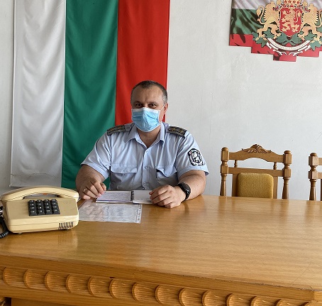 police nedqlkov 1607201 Пътните полицаи от ОД МВР-Ловеч отчитат по-малко пътни инциденти, жертви и ранени от началото на годината