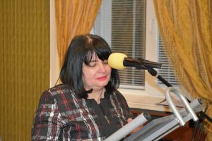 barelef lekari 2110202 Министърът на здравеопазването проф. д-р Костадин Ангелов връчи ежегодната персонална награда-барелеф „Св. Иван Рилски” за професионален принос в Ловеч на д-р Стелиана Стефанова Димитрова