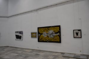 izlojba 2310202 Кметът Корнелия Маринова поздрави проф. д-р Владимир Аврамов за юбилейната му изложба във Велико Търново