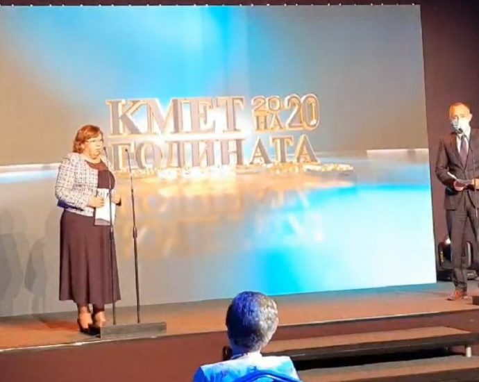 kmet 2020 1 Аплодисменти! КМЕТЪТ НА ОБЩИНА ЛОВЕЧ Е СРЕД ОТЛИЧЕНИТЕ В НАДПРЕВАРАТА "КМЕТ НА ГОДИНАТА 2020“