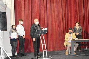 se 13 Благородно! УЧЕНИЦИ ОТ ЕЗИКОВАТА В ЛОВЕЧ ДАРИХА СЪБРАНИТЕ СРЕДСТВА ОТ БЛАГОТВОРИТЕЛЕН КОНЦЕРТ
