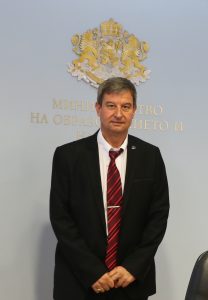 Julian Petrov311201 71,2% срещу 28,8% от педагогическите специалисти подкрепят започналото вече дистанционно обучение в гимназиален етап, сочи проучване на Синдикат „Образование“ към КТ „Подкрепа“