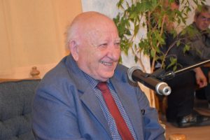 g michev311201 Кметът на Община Ловеч Корнелия Маринова изпрати поздравителен адрес до писателя Георги Мишев (85г.) за рождения му ден