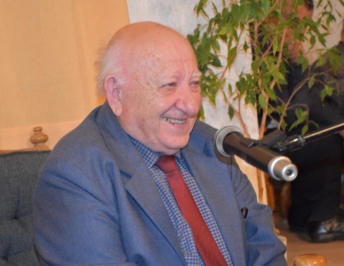 g michev311201 Кметът на Община Ловеч Корнелия Маринова изпрати поздравителен адрес до писателя Георги Мишев (85г.) за рождения му ден