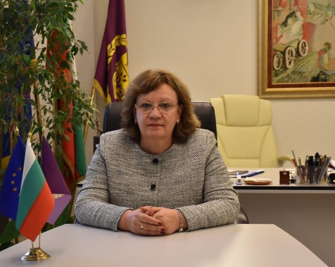 marinova covid 211201 Публичното обсъждане на ПРОЕКТА ЗА БЮДЖЕТ НА ОБЩИНА ЛОВЕЧ ЗА 2021 г. ще се проведе на 09.02.2021 година /вторник/ от 17.00 часа в заседателната зала на Общински съвет Ловеч.