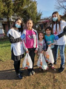 hrani redcross 191220 6 100 ПАКЕТА СЪС ЗДРАВОСЛОВНА ХРАНА ЗА ДЕЦА В РИСК ДАРИ БЧК В ЛОВЕШКА ОБЛАСТ
