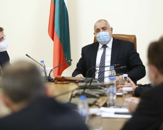 ministerski savet 1212201 Окончателните противоепидемични мерки, които ще действат до 31 януари 2021 г., бяха докладвани на работно съвещание при премиера Бойко Борисов