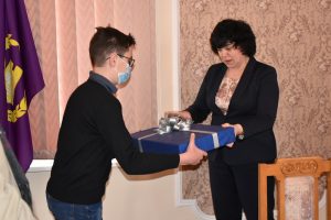 nikolai borisov priznanie 412204 Кмет и зам. министър наградиха Николай Борисов от седми клас на Математическа гимназия в Ловеч за доблестна постъпка и спасен човешки живот