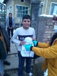 red cross 191220 3 БЧК Ловеч предостави образователни комплекти на деца от социално слаби семейства
