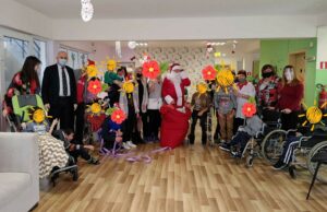 znst lovech 2912201 В навечерието на Новогодишните празници децата и младежите, настанени Центрове за настаняване от семеен тип бяха посетени от Кмета и негов заместник