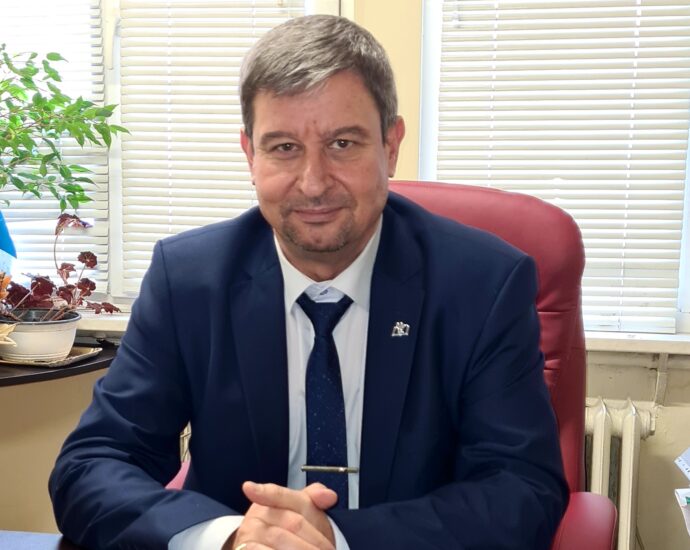 julian petrov 2501211 Синдикат „Образование“ към КТ „Подкрепа“ предлага за пореден път всички учители на доброволен принцип да се тестват за антитела!