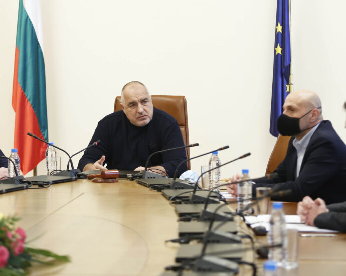ministerski savet 2601211 Удължен е срока на извънредната епидемична обстановка до 30 април. Възможен вариант е заведенията да отворят на 1 февруари