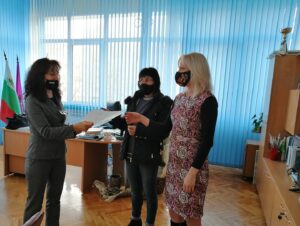 nikiforov uchilishte 2101211 Връчиха допълнителните споразумения за увеличение на заплатите в ОУ „Христо Никифоров“