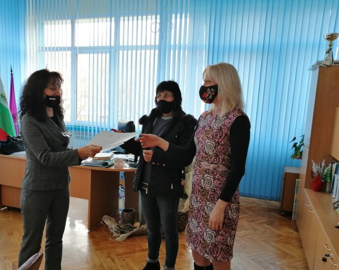 nikiforov uchilishte 2101211 Връчиха допълнителните споразумения за увеличение на заплатите в ОУ „Христо Никифоров“