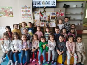 deca levski 1802213 Децата от Детска градина „Зора“ в Ловеч почетоха Апостола на свобода