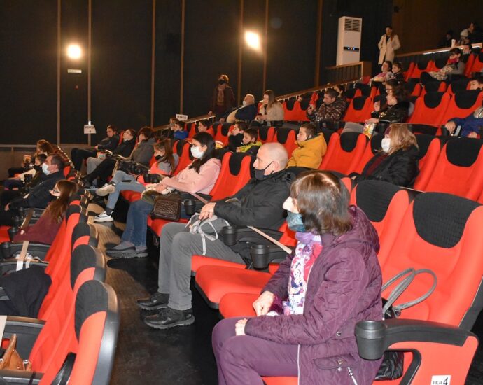 film levski 1802212 Премиерата на новия документален филм „Последният път към Ловеч“ беше представена в кино „Космос“ в Ловеч на 17 февруари