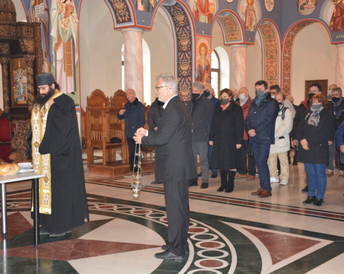 poklonenie 102211 В Ловеч бе отслужена панихида за жертвите на комунистическия режим