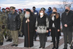 poklonenie levski 1902211 Цветя и венци на признателност бяха положени пред паметника на Левски от държавни и общински институции, политически партии, неправителствени организации, граждани