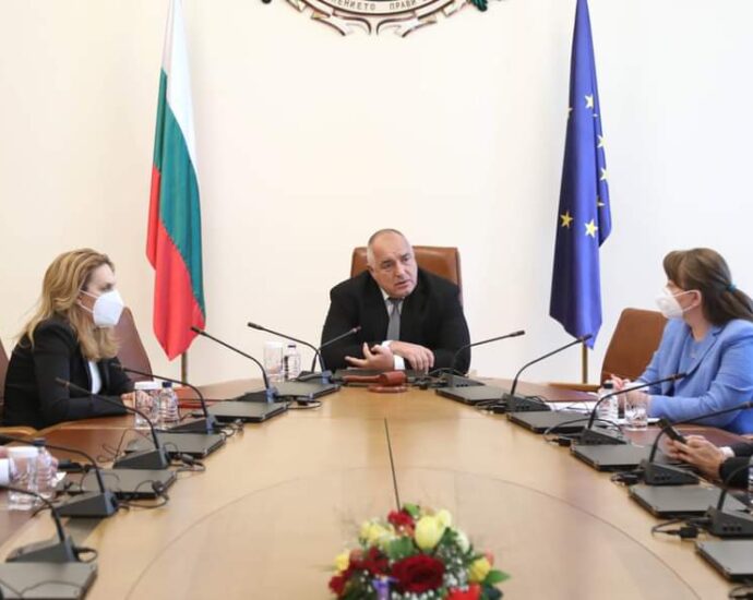 FB IMG 1615544376572 Премиерът Борисов: Разпореждам спирането на имунизацията с ваксината на „Астра Зенека“, докато Европейската агенция по лекарствата отхвърли всички съмнения за безопасността й