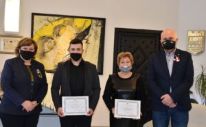 gramoti 1603211 Двама управители на социални услуги в Ловеч - Даниел Лазаров и Поля Денкова получиха грамоти от Годишните награди „Социален работник на година“ 2021 г.