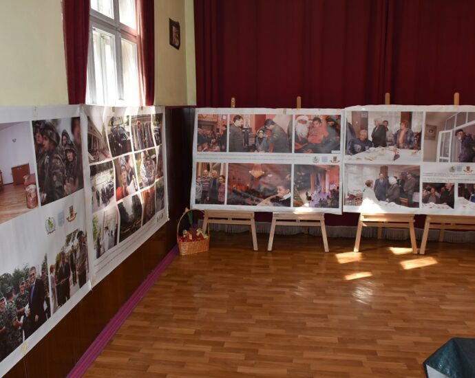 izlojba army 1503211 Пътуващата фотоизложба под надслов „20 години в полза на армията!“ вече е в Ловеч