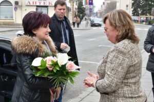 karaiancheva kmet 2003211 Днес Председателят на Народното събрание - Цвета Караянчева е била гост на кмета на Община Ловеч Корнелия Маринова.