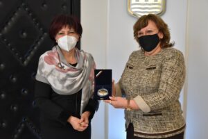 karaiancheva kmet 2003212 Днес Председателят на Народното събрание - Цвета Караянчева е била гост на кмета на Община Ловеч Корнелия Маринова.