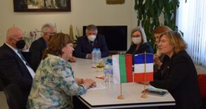 poslalnik france 3003211 По покана на ПЕГ „Екзарх Йосиф I“ посланикът на Франция у нас Н. Пр. г-жа Флоранс Робин посети Ловеч